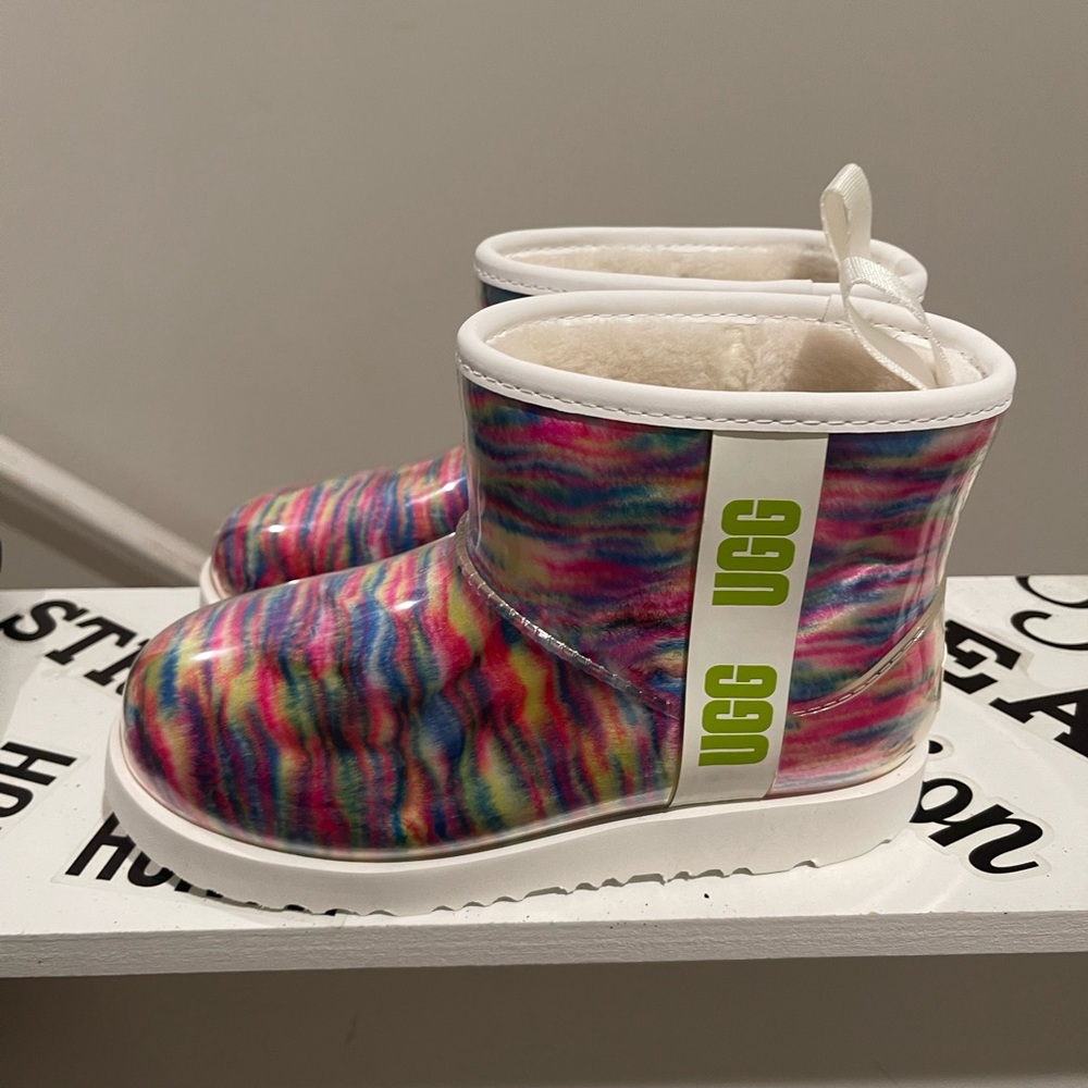 8 colors of new Uggs 2 are used